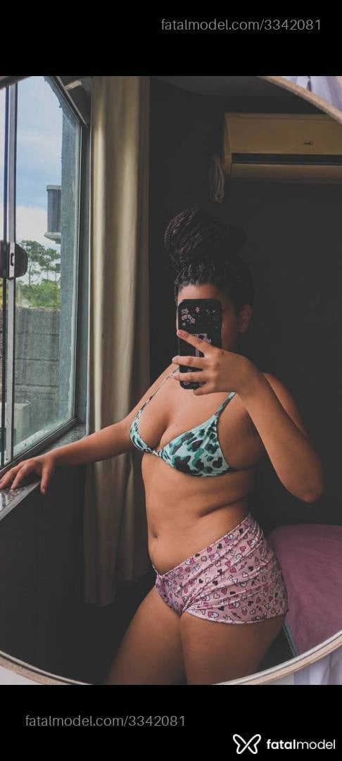 Acompanhante mulher morena (o) de olhos castanhos - Morena