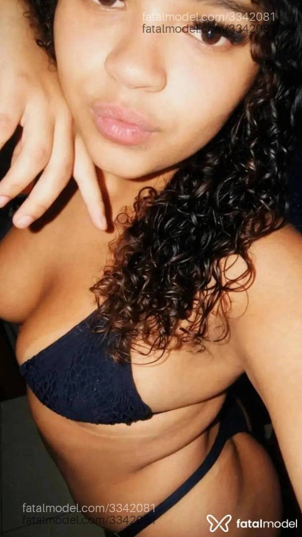 Acompanhante mulher morena (o) de olhos castanhos - Morena
