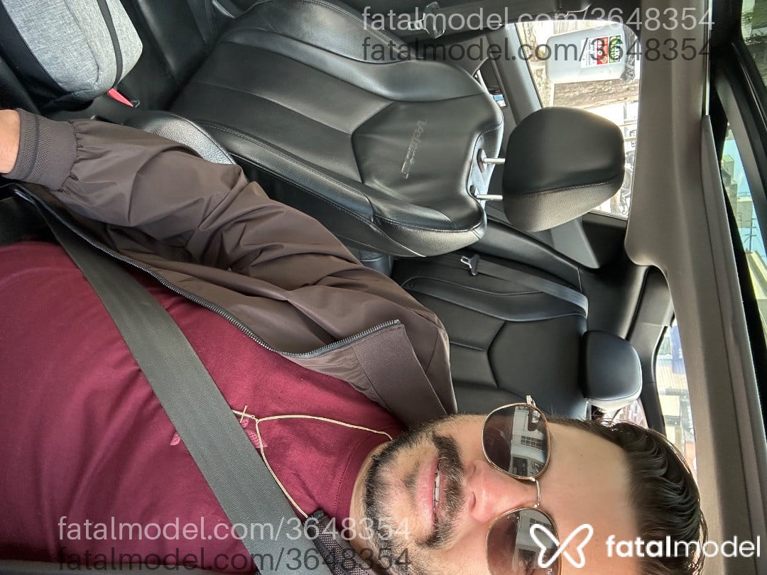 Acompanhante homem com cabelo castanho de olhos castanhos - Pedro
