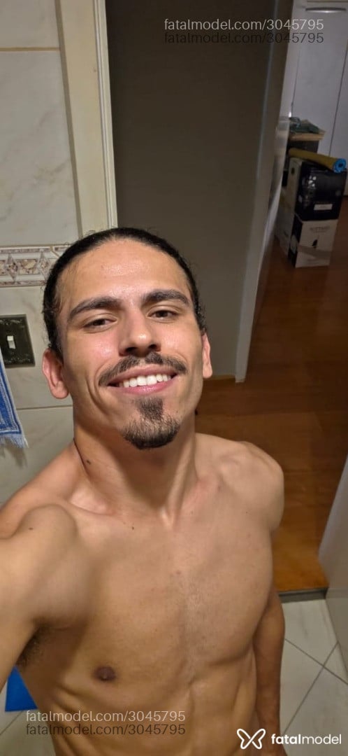 Acompanhante homem com cabelo castanho de olhos castanhos - Marcio