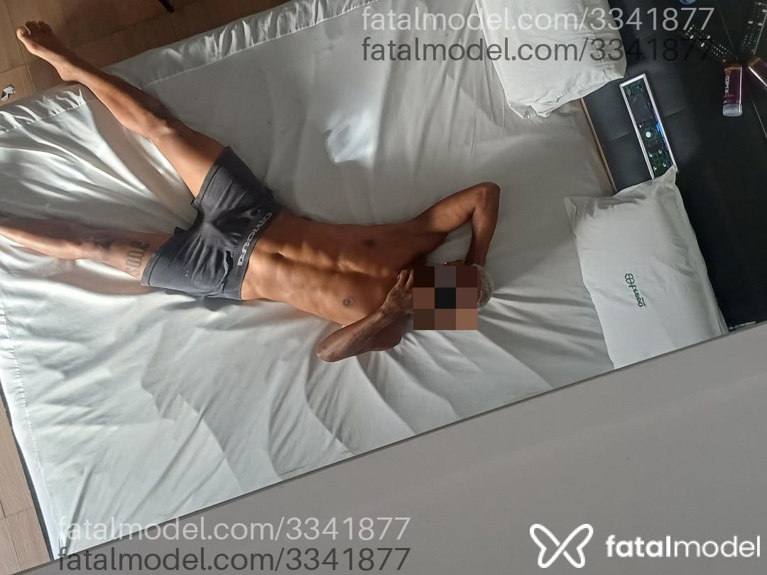 Acompanhante homem loira (o) de olhos pretos - Morenodezoito