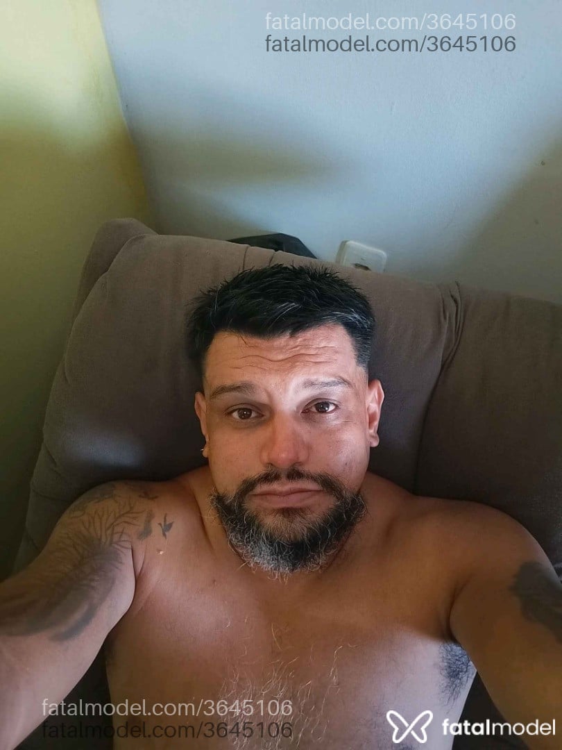 Acompanhante homem morena (o) de olhos pretos - Diego