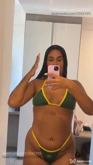 Acompanhante mulher morena (o) de olhos castanhos em Macaé - Mika Tavares