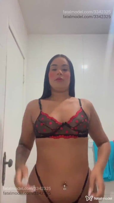 Acompanhante mulher morena (o) de olhos castanhos em Macaé - Mika Tavares