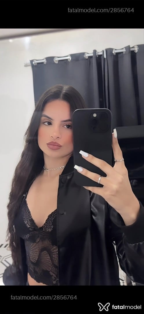 Acompanhante mulher com cabelo castanho de olhos pretos - Alícia