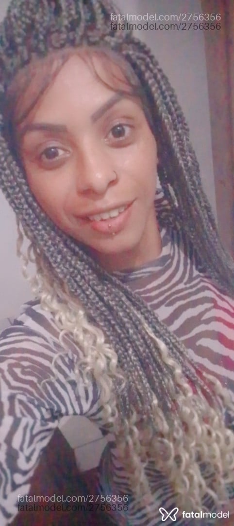 Acompanhante mulher trans com cabelo castanho de olhos castanhos - Gaby
