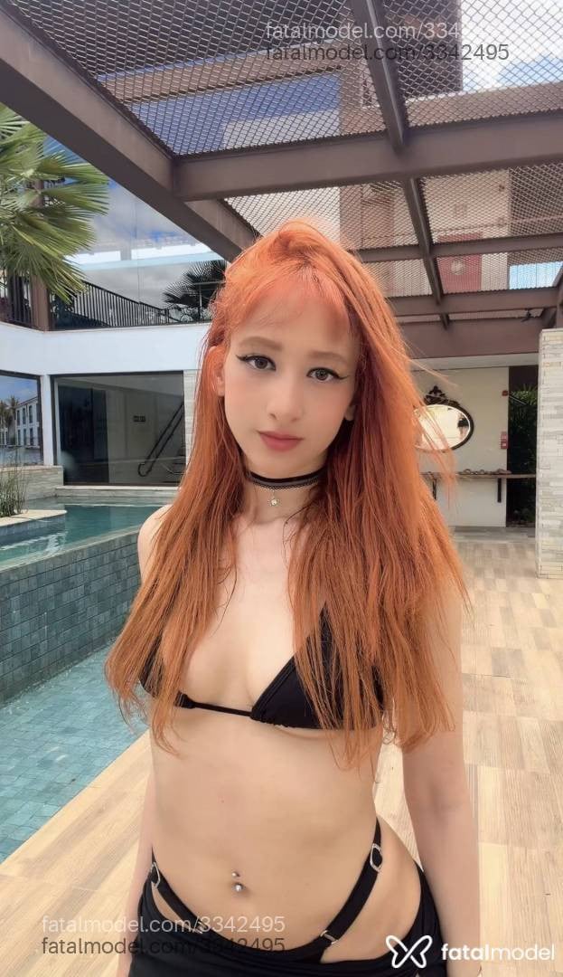 Acompanhante mulher ruiva (o) de olhos castanhos - Agata