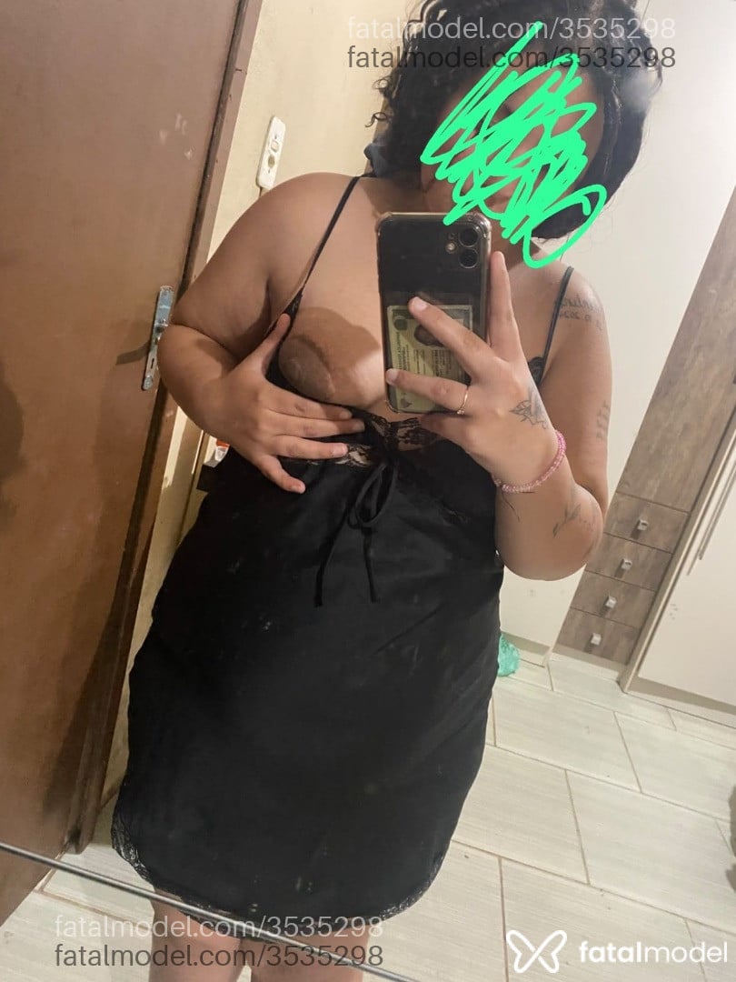 Acompanhante mulher com cabelo castanho de olhos castanhos - Larissa