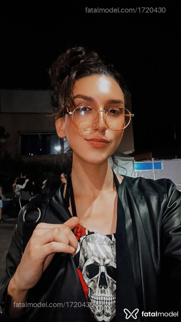Acompanhante mulher trans morena (o) de olhos castanhos - Luamakeups
