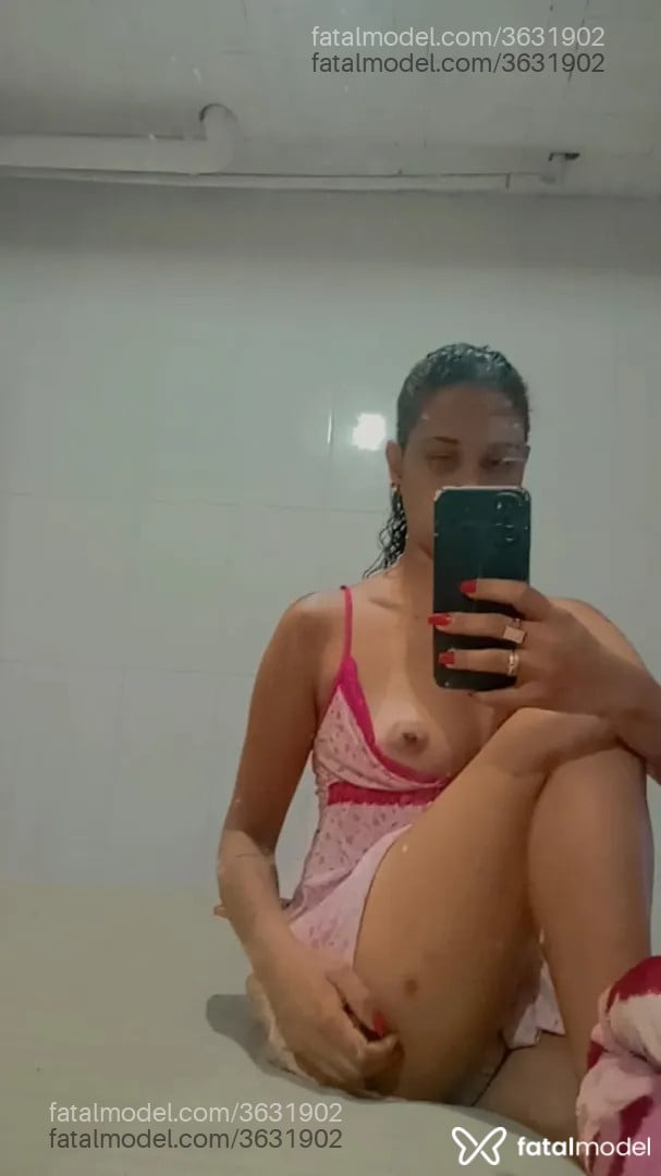 Acompanhante mulher morena (o) de olhos pretos - Júlia