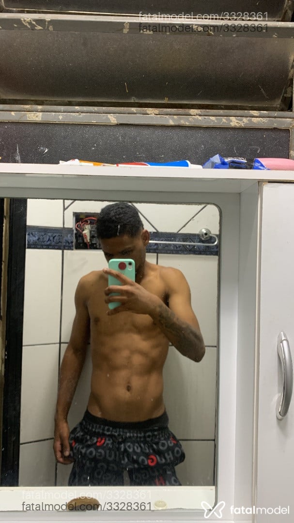Acompanhante homem morena (o) de olhos pretos - Lucas