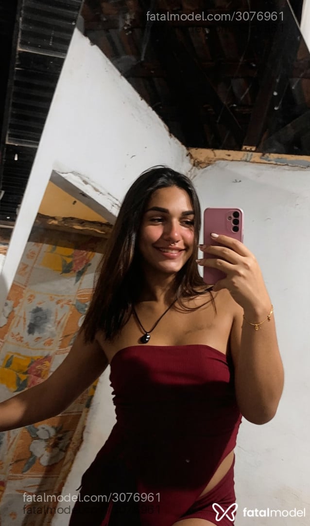 Acompanhante mulher trans morena (o) de olhos mel - Isabella Elouíse