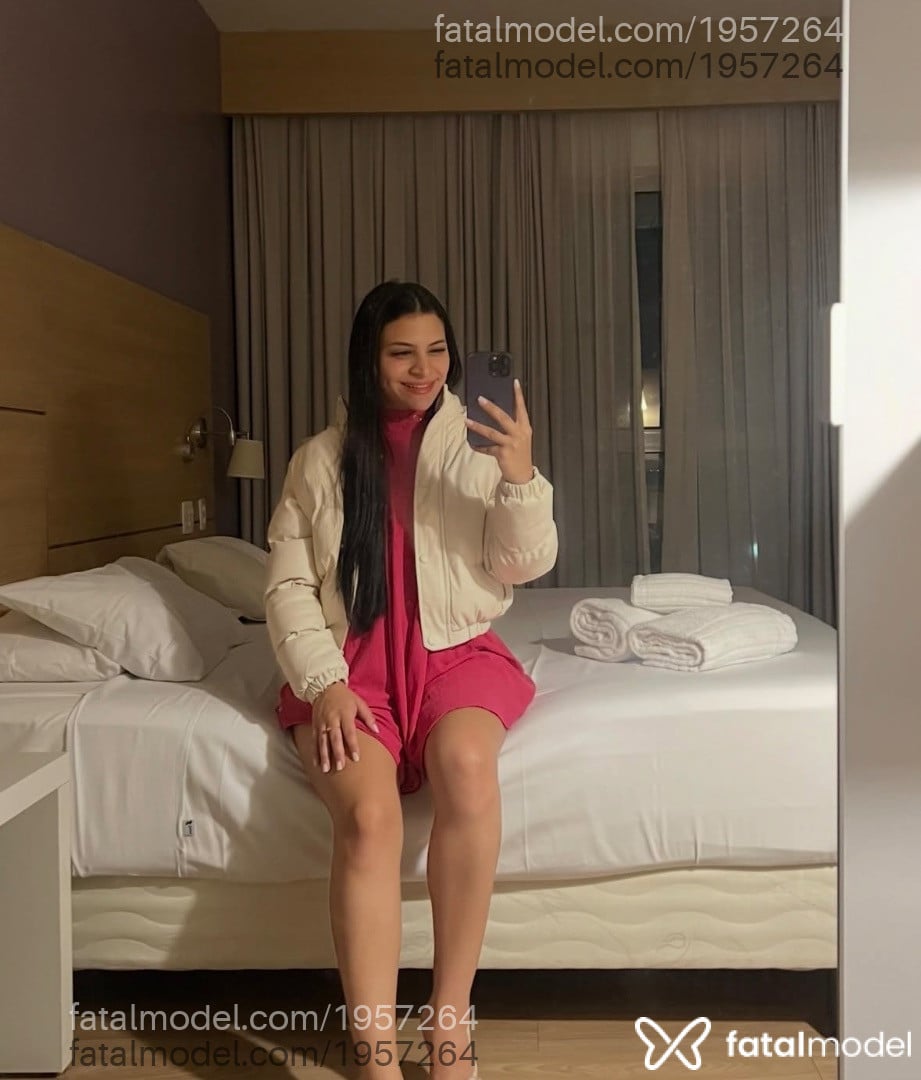 Acompanhante mulher com cabelo castanho de olhos mel - Taymmel