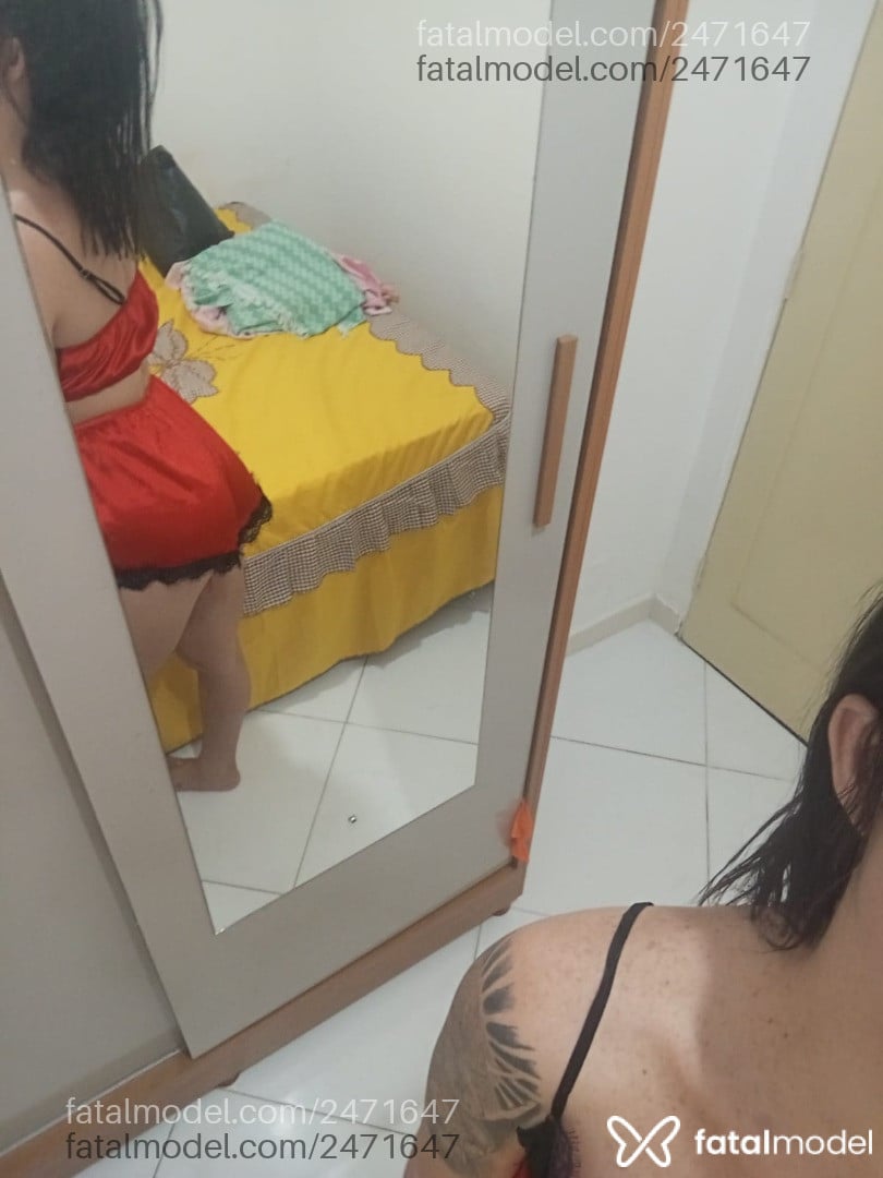 Acompanhante mulher trans com cabelo castanho de olhos verdes - Luanny Moura