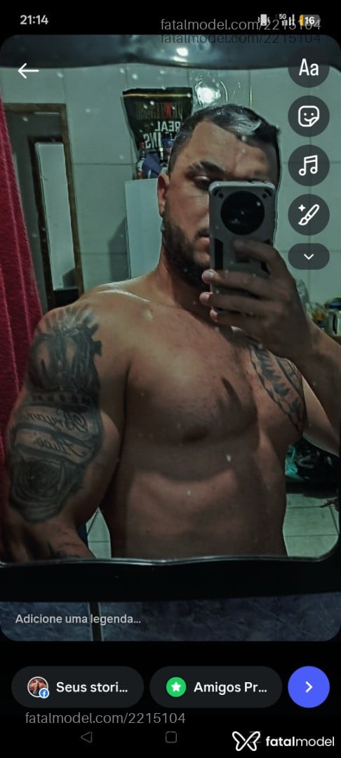 Acompanhante homem com cabelo castanho de olhos verdes - Raul