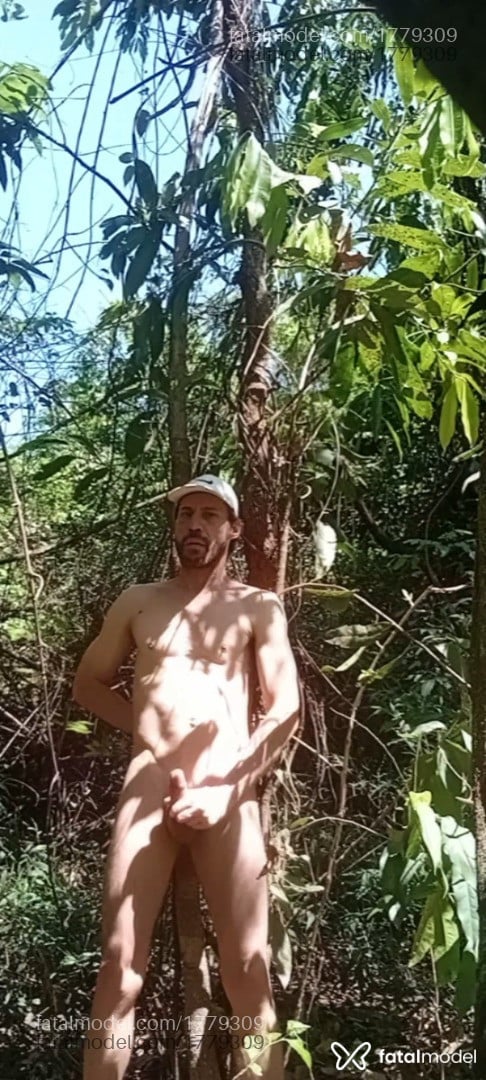 Acompanhante homem com cabelo castanho de olhos castanhos - Jonas