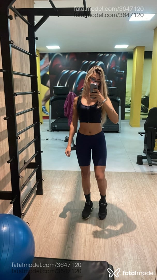 Acompanhante mulher trans loira (o) de olhos castanhos - Larissa Ster