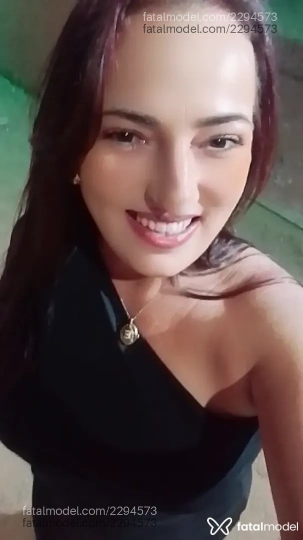 Acompanhante mulher loira (o) de olhos castanhos - Kayte