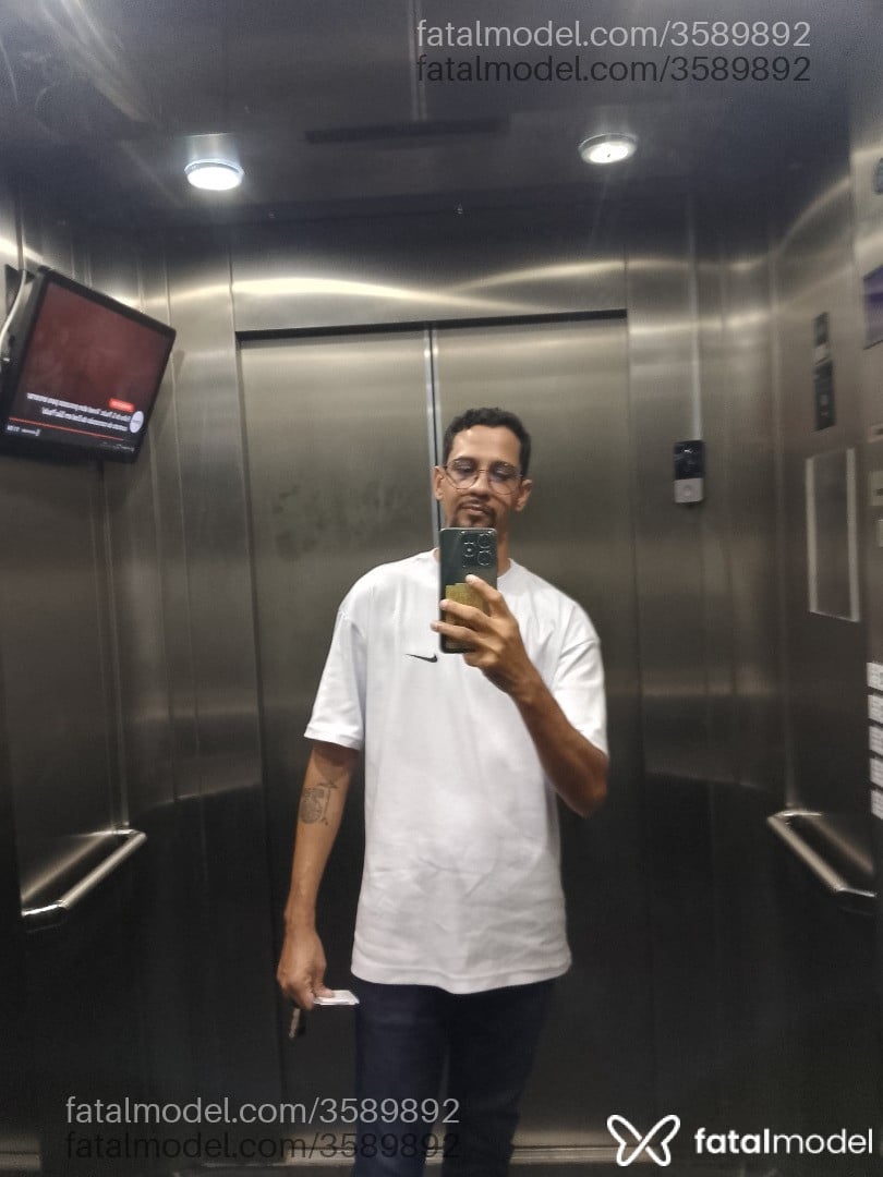 Acompanhante homem com cabelo castanho de olhos castanhos - Marcx