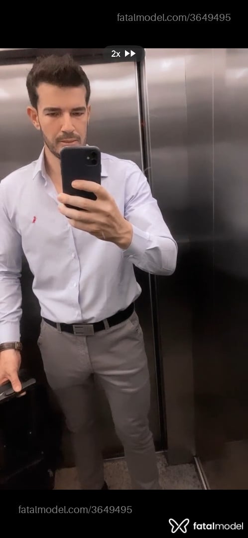 Acompanhante homem com cabelo castanho de olhos castanhos - Alexandre