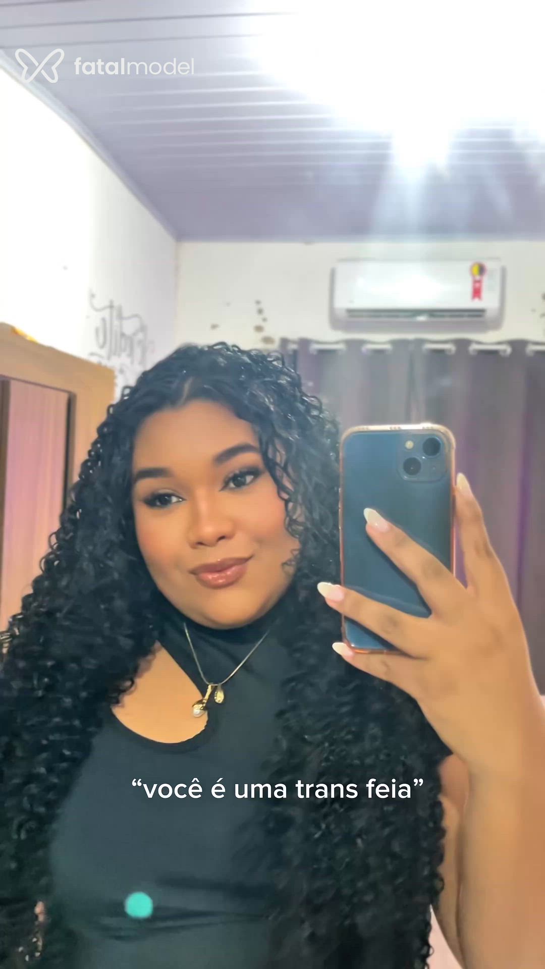 Acompanhante mulher trans morena (o) de olhos pretos - Carlinhagg