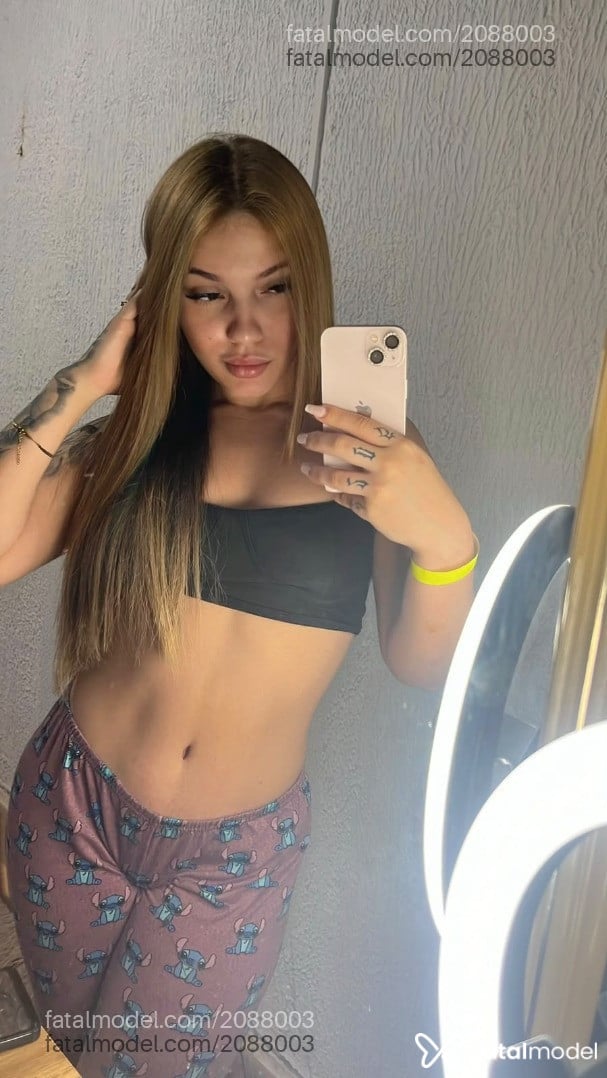 Acompanhante mulher loira (o) de olhos mel - Mirella
