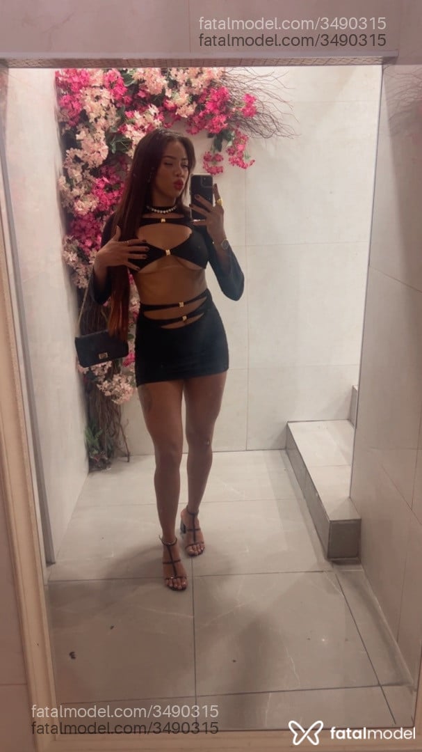 Acompanhante mulher morena (o) de olhos verdes - Melina