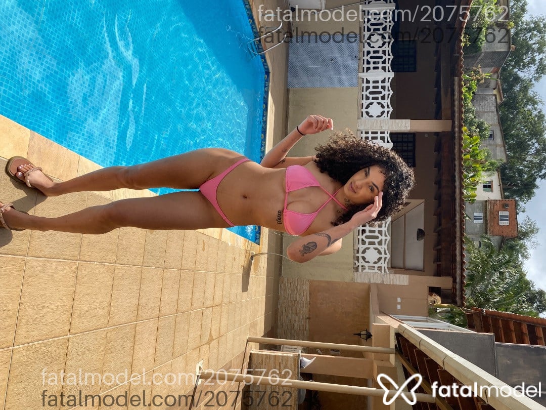 Acompanhante mulher com cabelo castanho de olhos castanhos - Fany Olivr