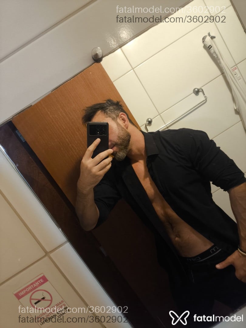 Acompanhante homem com cabelo castanho de olhos castanhos - Seuacompanhante
