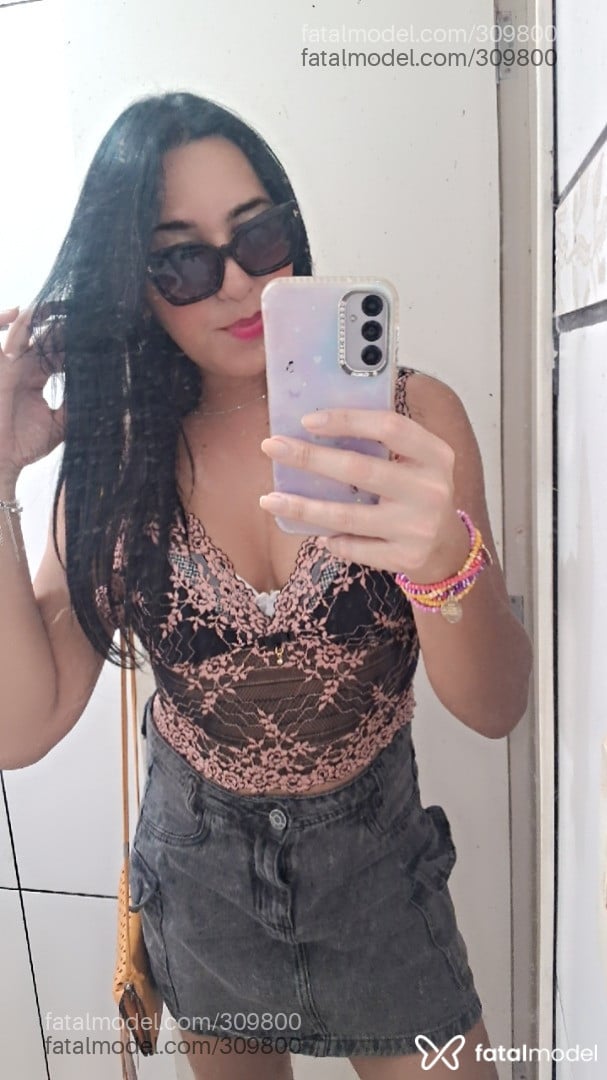 Acompanhante mulher trans morena (o) de olhos castanhos - Clara