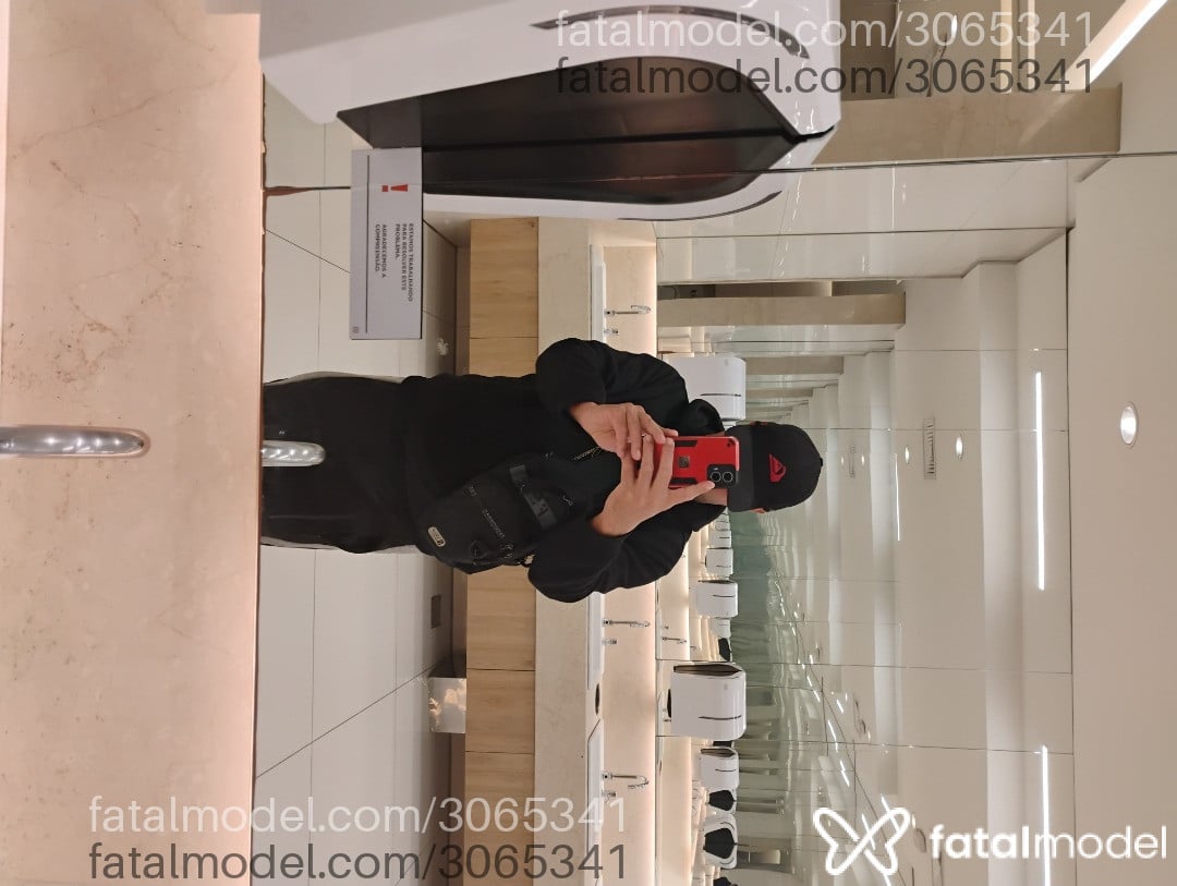 Acompanhante homem com cabelo castanho de olhos castanhos - Barbyeale