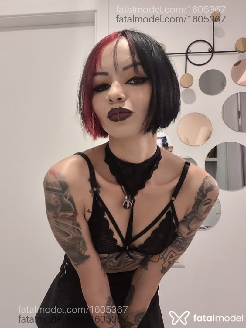 Acompanhante mulher morena (o) de olhos mel - Queenkimi