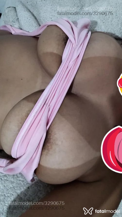 Acompanhante mulher morena (o) de olhos pretos - Victoria