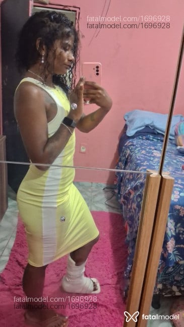 Acompanhante mulher com cabelo castanho de olhos castanhos - Lua
