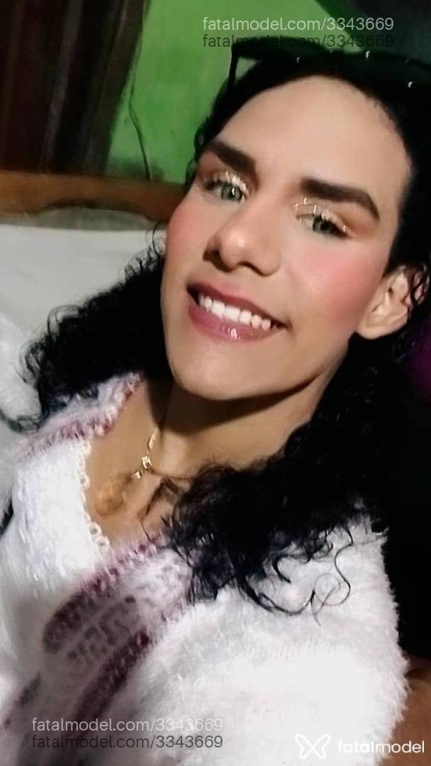 Acompanhante mulher trans morena (o) de olhos castanhos - Pretini