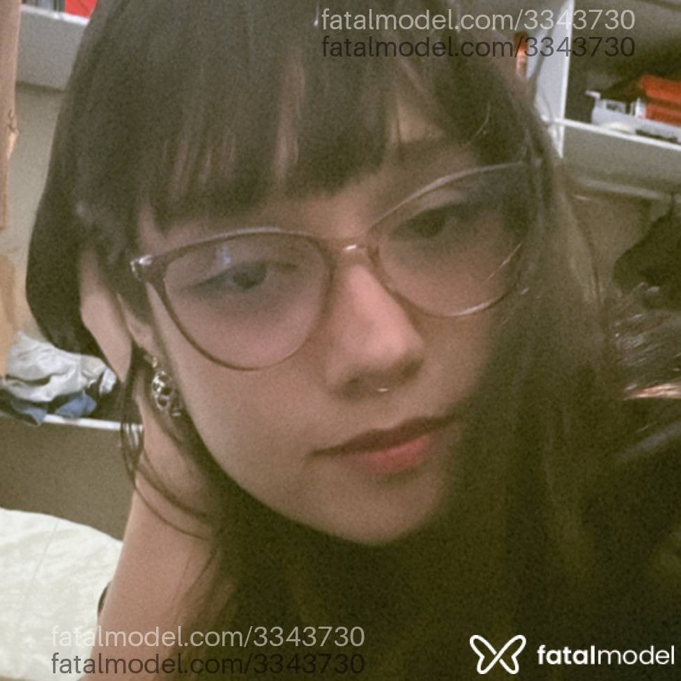 Acompanhante mulher morena (o) de olhos castanhos em Virtual - Vickbee