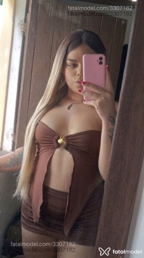 Acompanhante mulher trans loira (o) de olhos castanhos - Mirella Angell