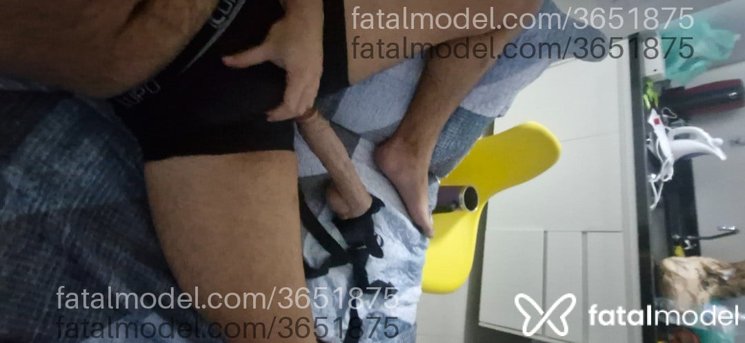 Acompanhante homem morena (o) de olhos castanhos - Ofefe Mestiço