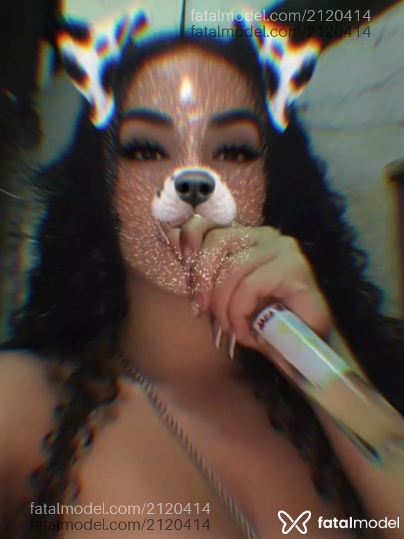 Acompanhante mulher trans morena (o) de olhos castanhos - Bruna Urach