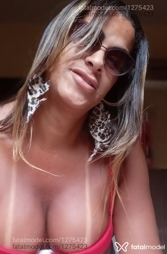 Acompanhante mulher trans loira (o) de olhos castanhos - Giselly