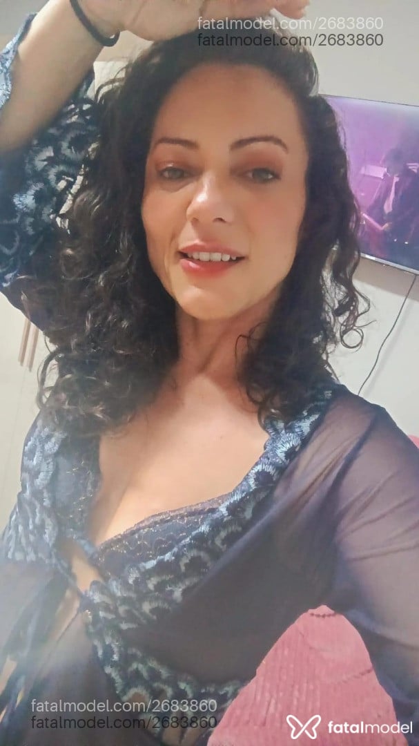 Acompanhante mulher com cabelo castanho de olhos mel - Milena Rocha