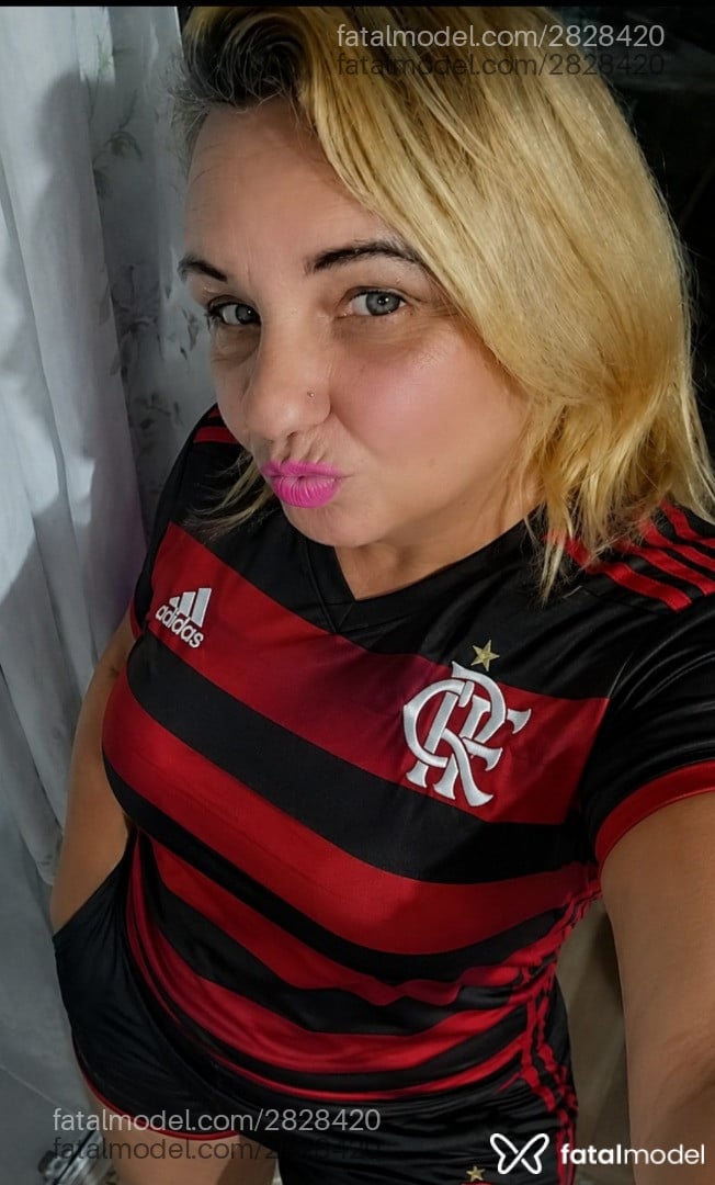 Acompanhante mulher loira (o) de olhos castanhos - Tais Pitanguinha