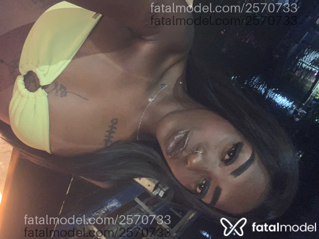 Acompanhante mulher morena (o) de olhos pretos - Preta