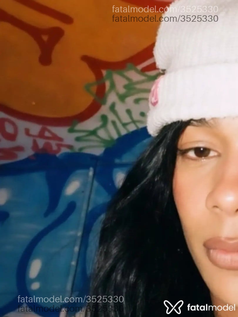 Acompanhante mulher trans morena (o) de olhos castanhos - Preta