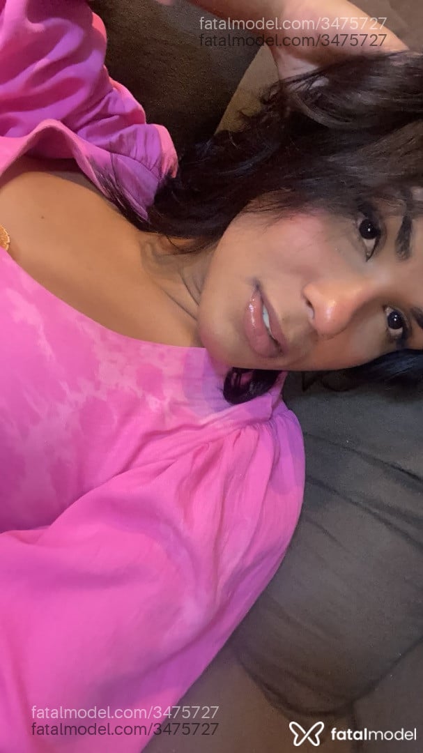 Acompanhante mulher trans morena (o) de olhos pretos - Veronica