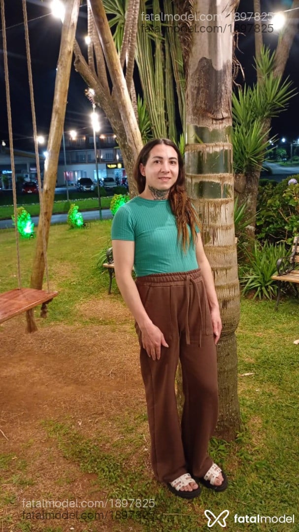 Acompanhante mulher trans com cabelo castanho de olhos castanhos - Rutty