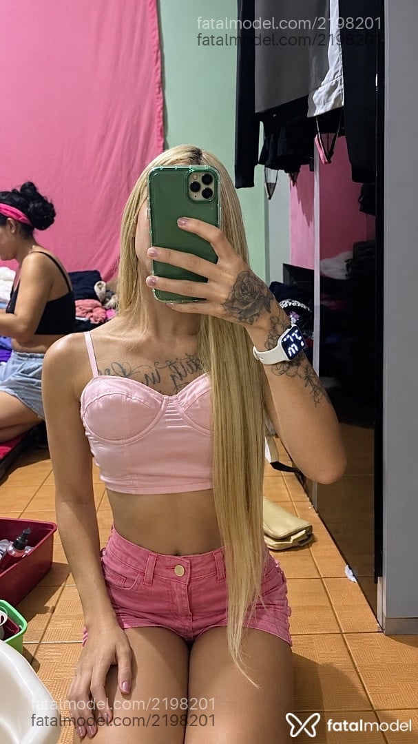 Acompanhante mulher com cabelo castanho de olhos castanhos - Vilma