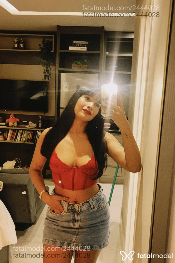 Acompanhante mulher morena (o) de olhos castanhos - Maria