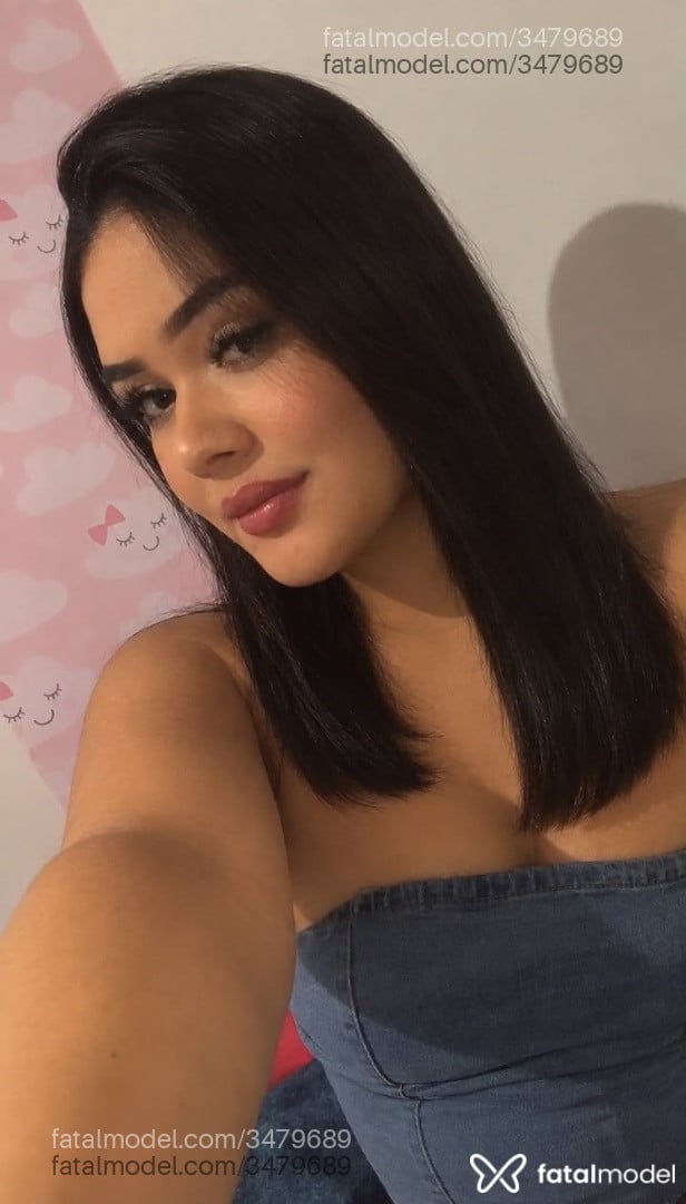 Acompanhante mulher morena (o) de olhos castanhos - Maya Bellini