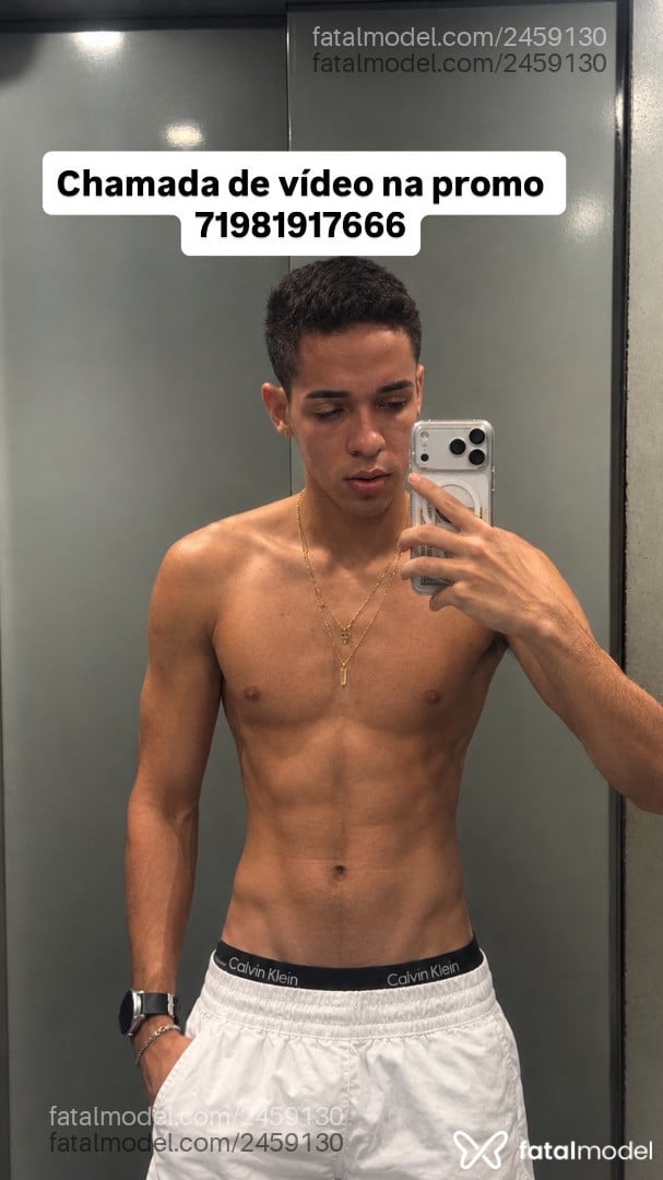 Acompanhante homem com cabelo castanho de olhos castanhos - Luiz Henrique